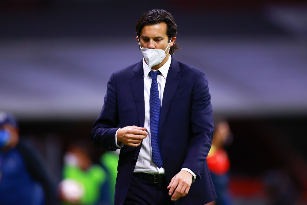 Santiago Solari ante el Necaxa Santiago Solari ante el Necaxa